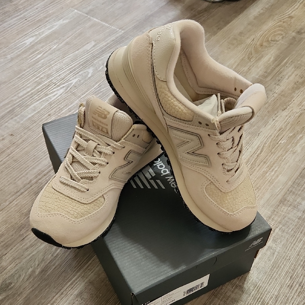 New Balance Women’s White/Beige Suede Croc Print Casual Sneakers